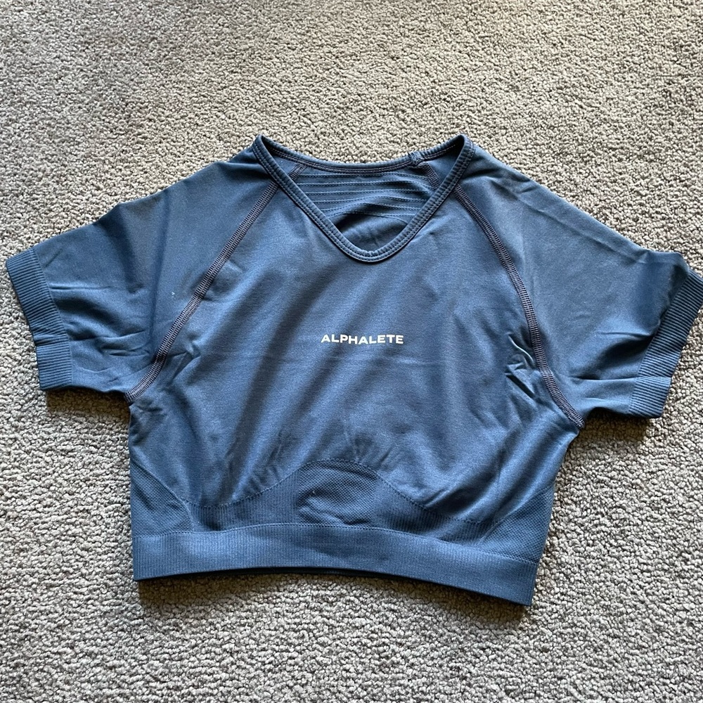 Alphalete Amplify Crop Top
